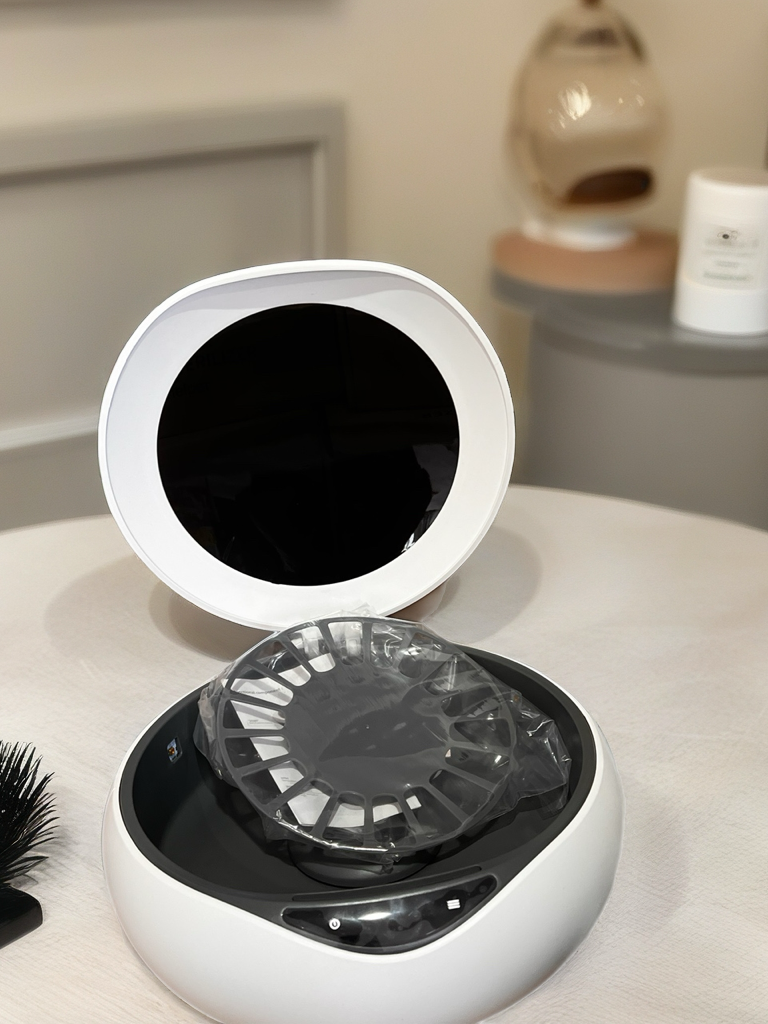 Sterilizator și încărcător wireless rotativ 360